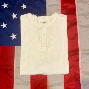 Mens Goodfellow & Co White Short Sleeve Henley Size Medium